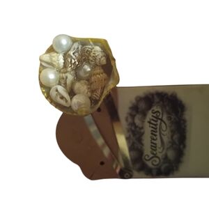 Chic Hair Clip with Pearls and Gold Accents